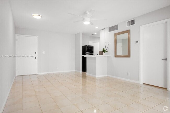 Building Photo - 3040 NE 16th Ave Unit 104 Rental