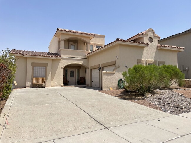 Building Photo - "Charming El Paso Oasis: 3-Bedroom Retreat...
