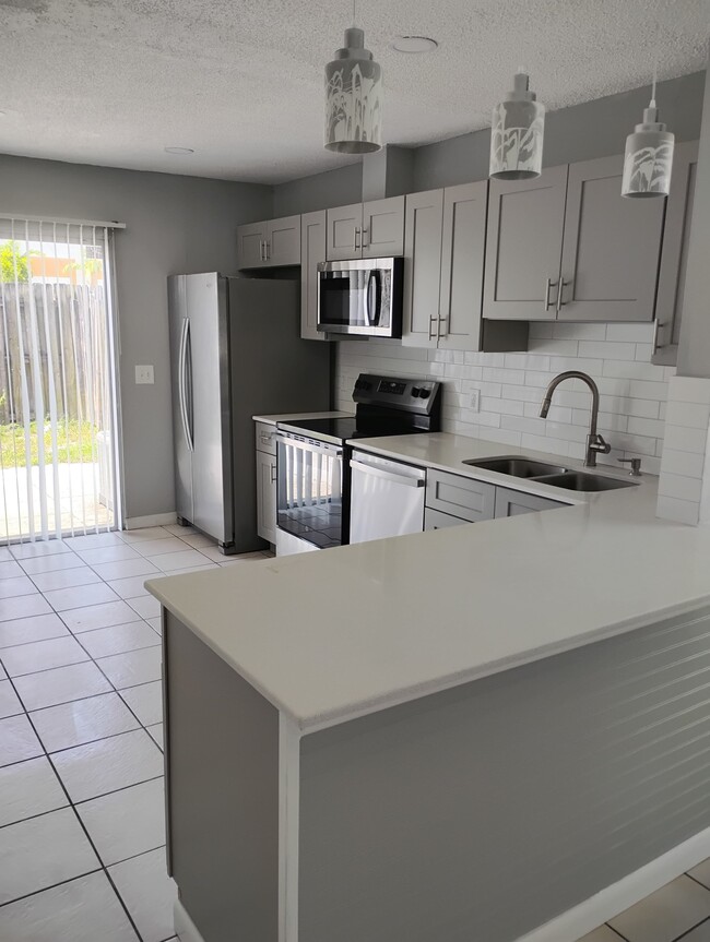 Building Photo - 4898 Orleans Ct Unit D