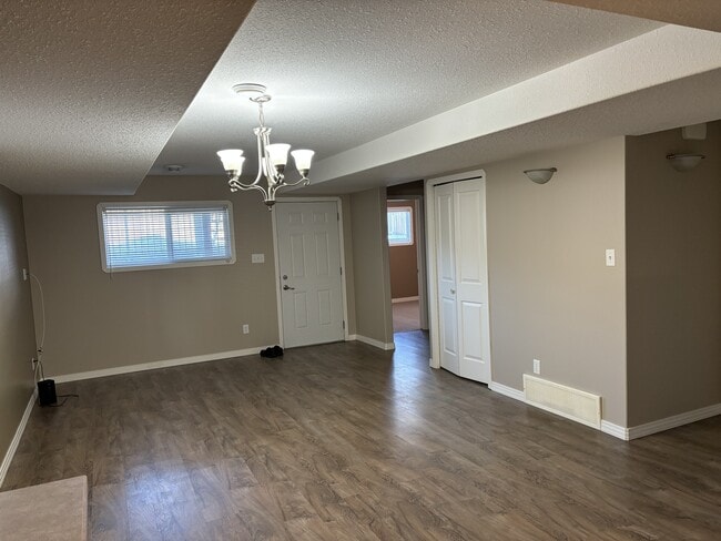 Photo - 107 A 26 St