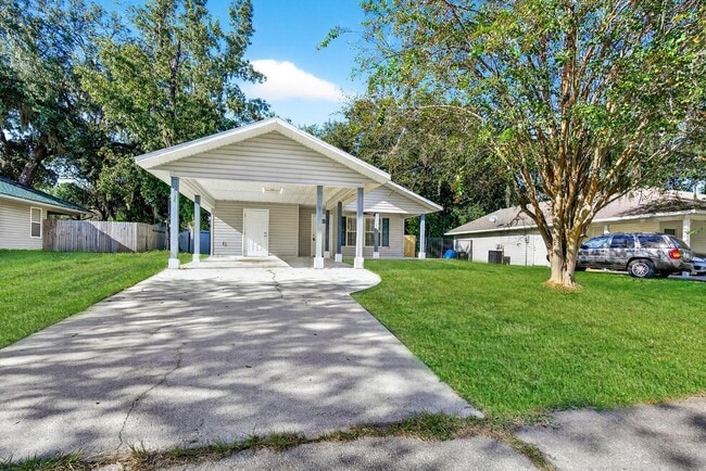 Photo - 2126 Center Way
