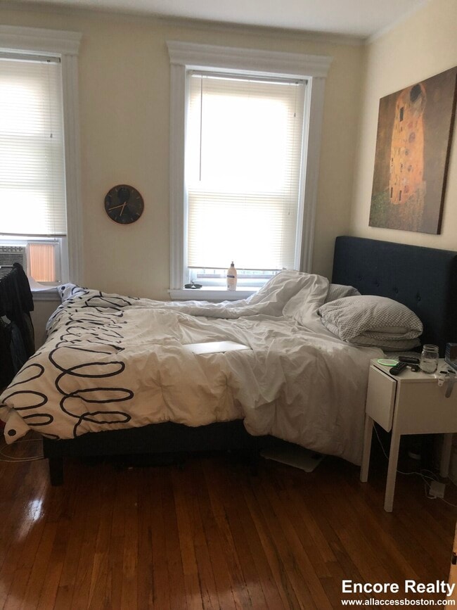 Photo - 360 Riverway Unidad 23