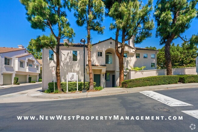 Building Photo - Newly renovated 2-bedroom UTC townhome in ...