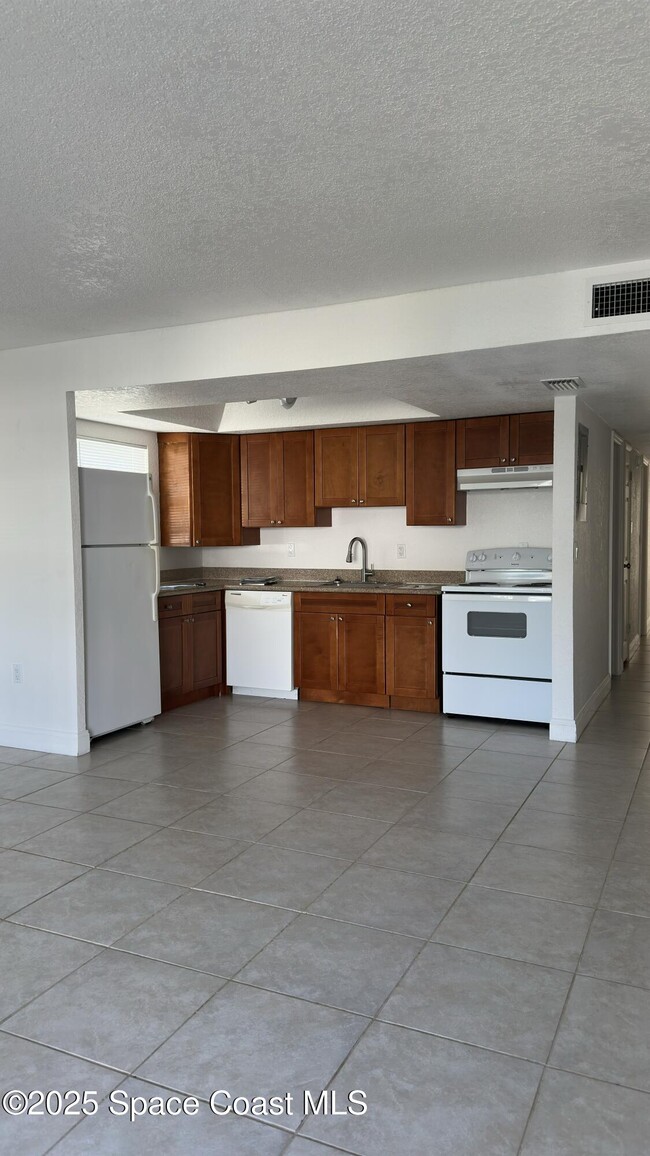 Building Photo - 1170 S Patrick Dr Unit 27 Rental