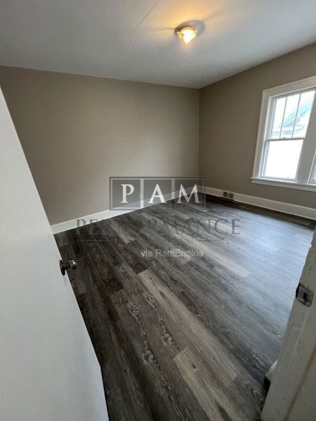 Photo - 1213 Superior St