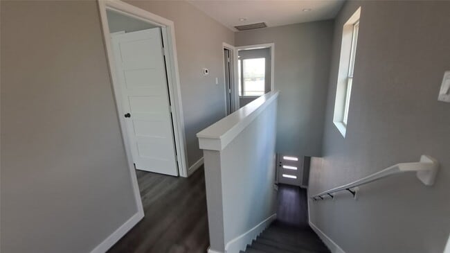 Building Photo - 9806 Fillmore St Unit B