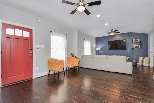 Photo - 5705 Cochran St