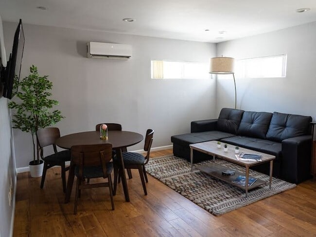 Photo - 10809 Hartsook St