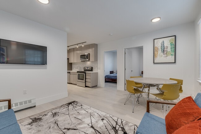 Building Photo - 1425 Haro St Unit 203