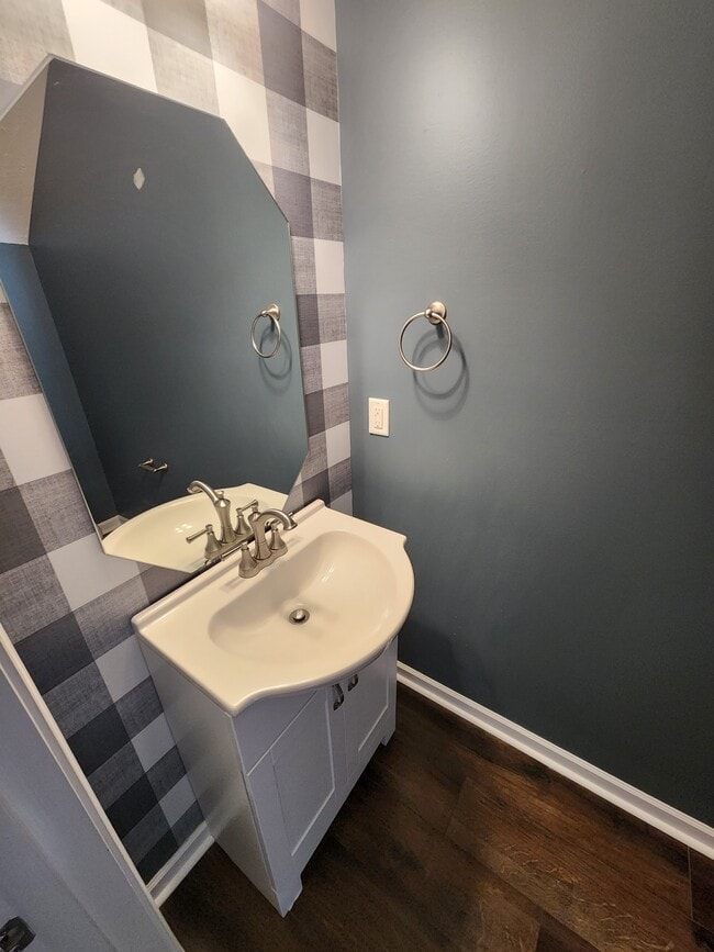 Photo - 826 Lower Park Pl