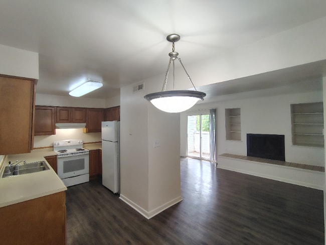 Photo - 600 Reusens Rd Unidad Waitlist