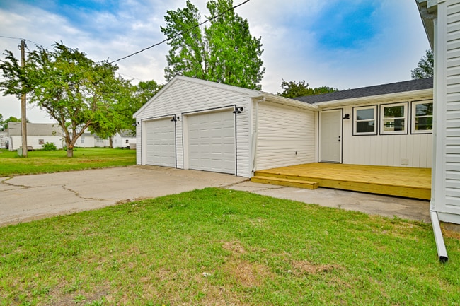 Photo - 337 Central Ave N