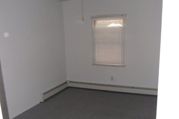 Building Photo - 31 Oaktree Dr Unit 1 bedroom apartment-EM