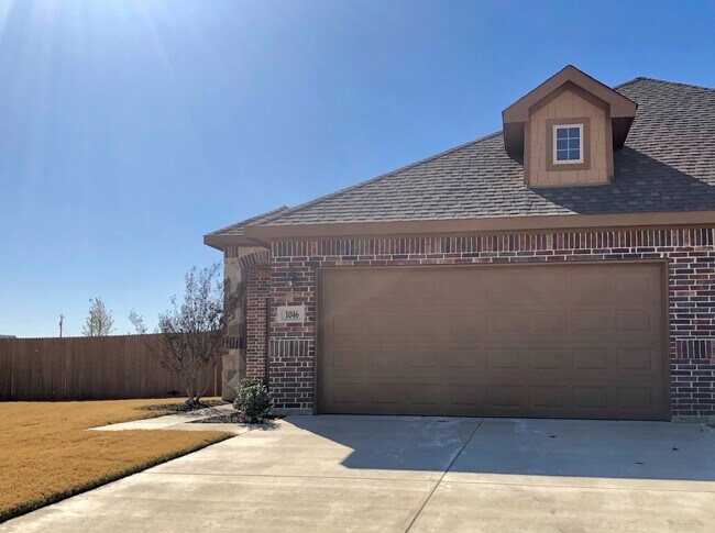 Photo - Luxury 3 Bedroom Duplex Located in Midloth...