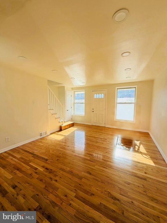 Photo - 607 E Carver St