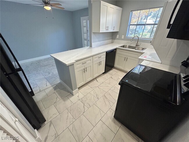 Photo - 596 Tam O Shanter