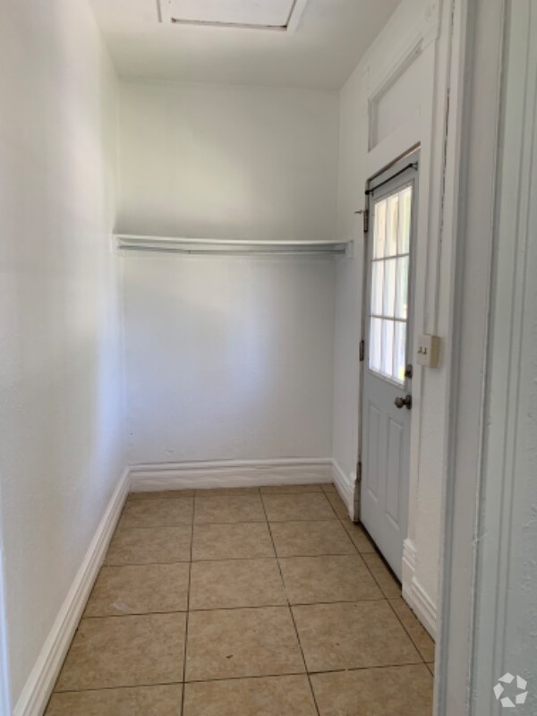 Building Photo - 3562 High St Rental