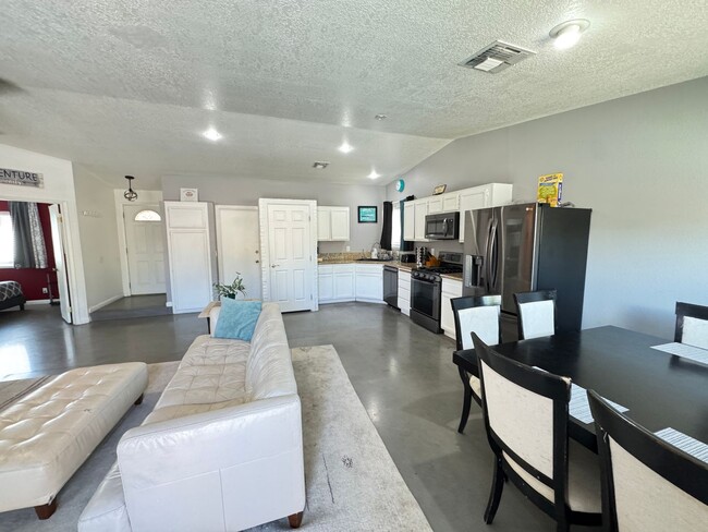 Photo - 7267 Sixshooter Dr