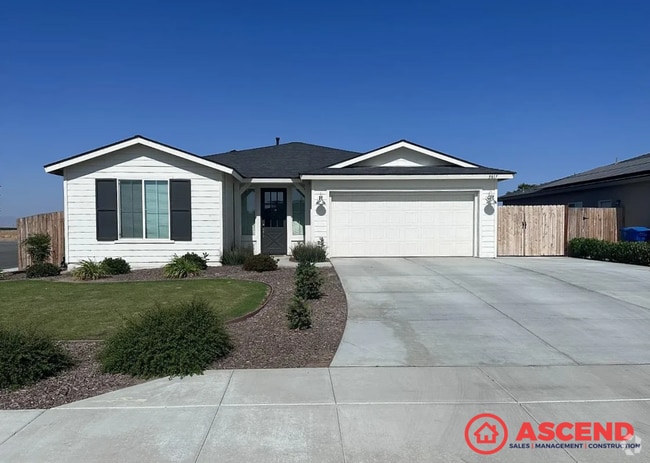 Building Photo - Captivating 3 Bedroom in Southwest Bakersf...