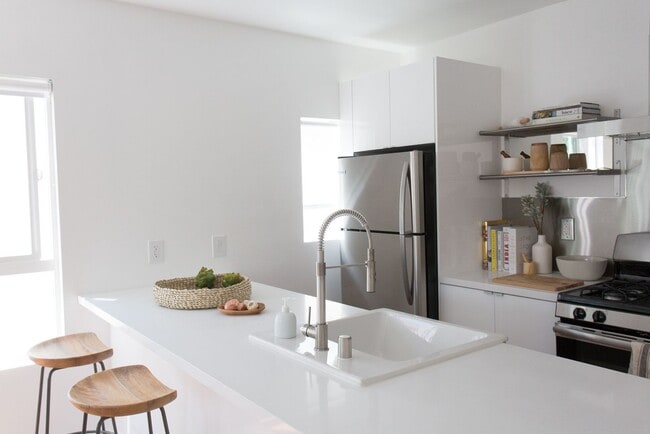 1013 N New Hampshire Ave Unit 1015