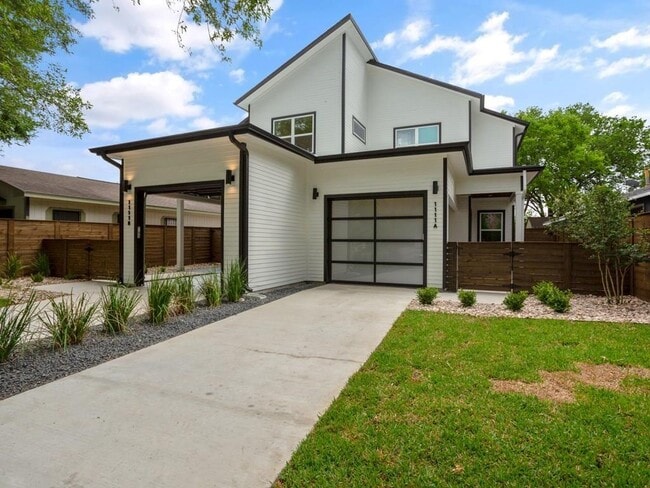 Building Photo - 1111 Brookswood Ave Unit A