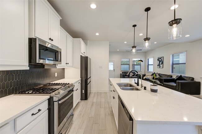 Photo - 10636 Wild Chives