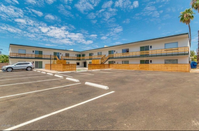 Photo - 813 E Marlette Ave