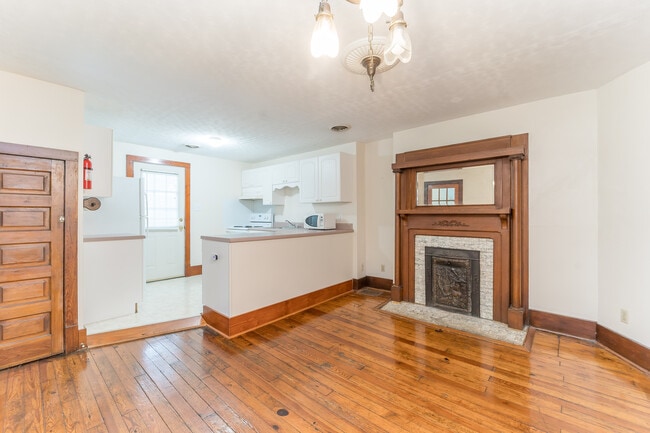 Building Photo - 710 Phillips Ave Unit 710-2