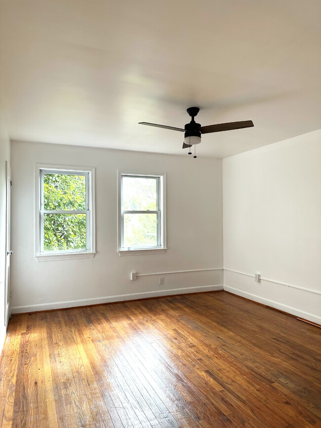 Building Photo - 1280 16th St NE Unit A