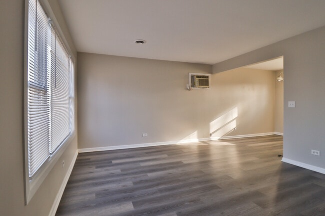 Photo - 111 E 13th St