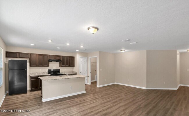 118 Thomas Ave