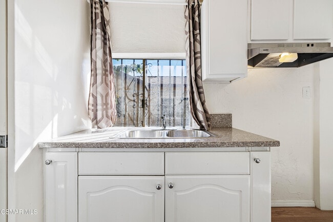 Photo - 11018 Sutter Ave