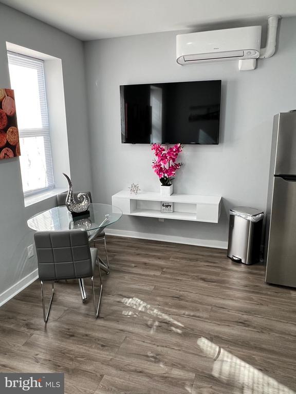 Photo - 4087 Lancaster Ave Unit 1