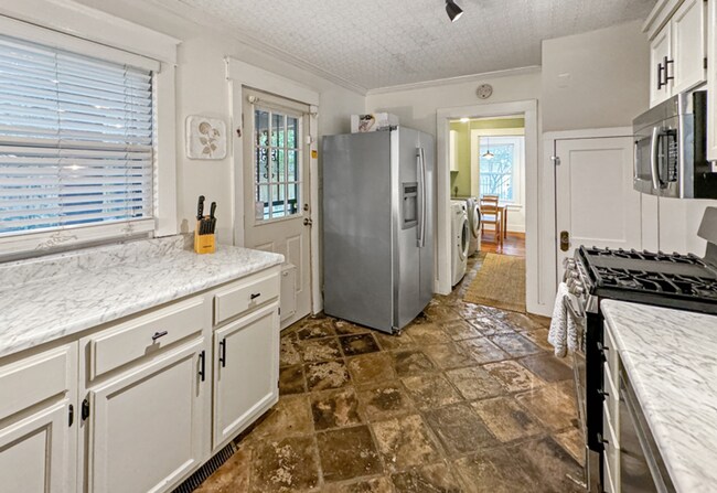 Photo - 3 bedroom, 2 bathroom house in Cooper Young Historic District
