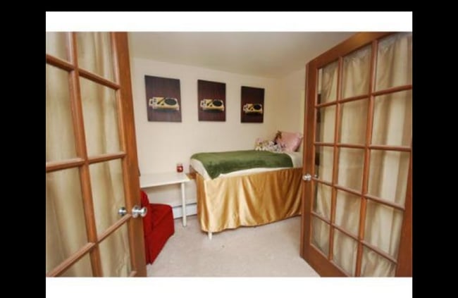 Building Photo - 28 Symphony Rd Unit 1