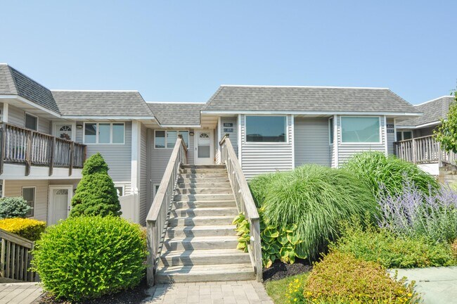 Photo - 806 Bluffs Dr N