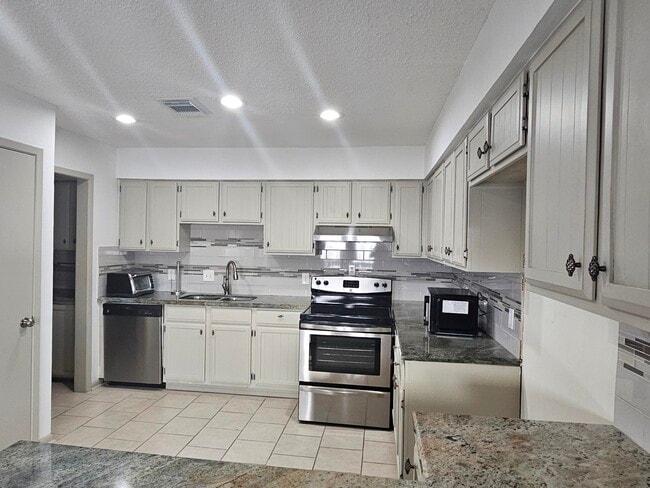 Photo - 1907 Avenue C