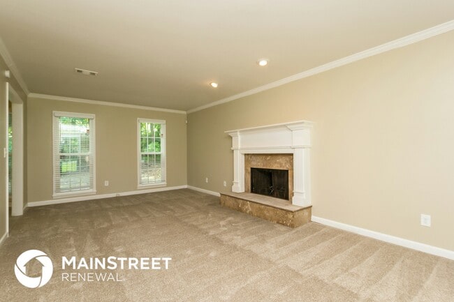 Photo - 320 Sumter Dr NE