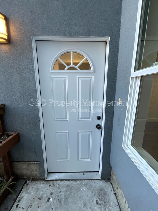 Photo - 184 Los Olivos Ave