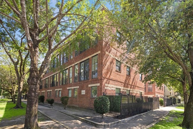 Building Photo - 100 McGowen St Unit A