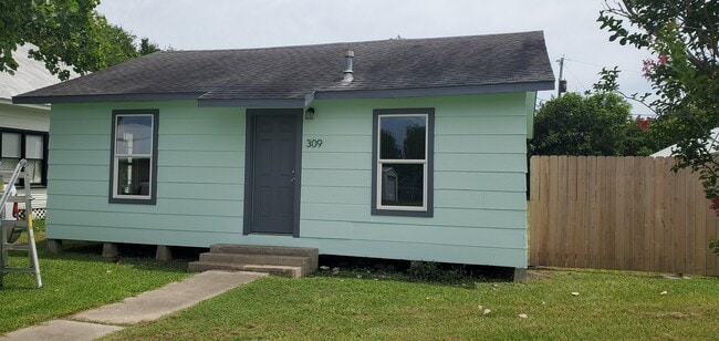 Building Photo - 309 Dallas Ave Rental
