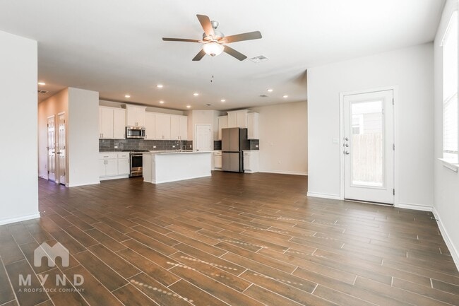 Photo - 2909 Salvidar Bend