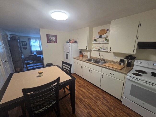 Photo - 10 Renarl Ave Unit 3
