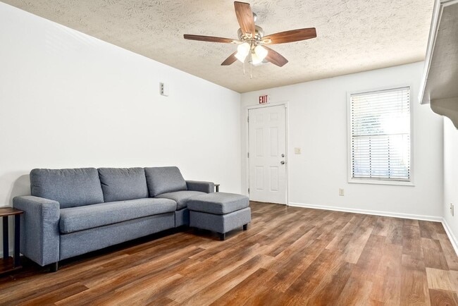 Photo - 449 N Donahue Dr