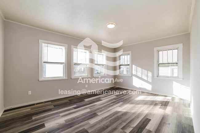 Photo - 717 E La Salle St