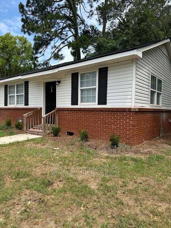 Building Photo - 461 Monetta St S E Rental
