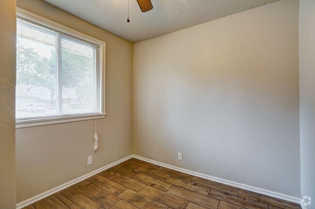 Building Photo - Renovated 3-Bed Gem Minutes from OU & Camp... Rental