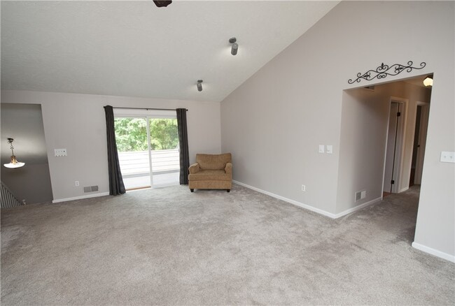 Photo - 260 Hogan Rd