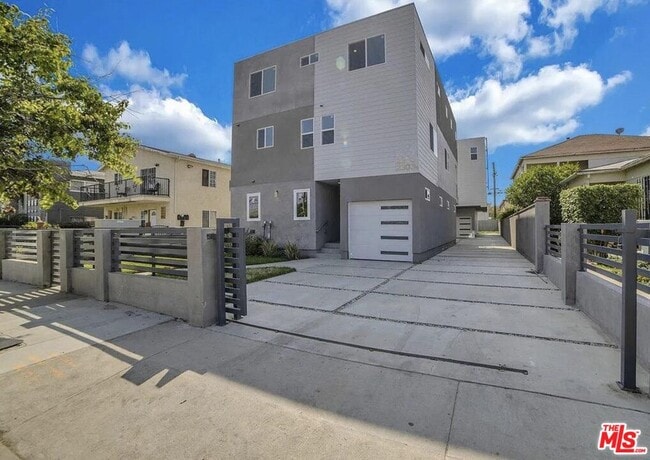 Building Photo - 2303 Hauser Blvd Rental