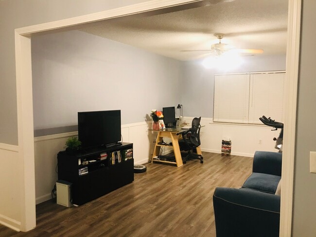 Photo - 117 Towne Park Dr W